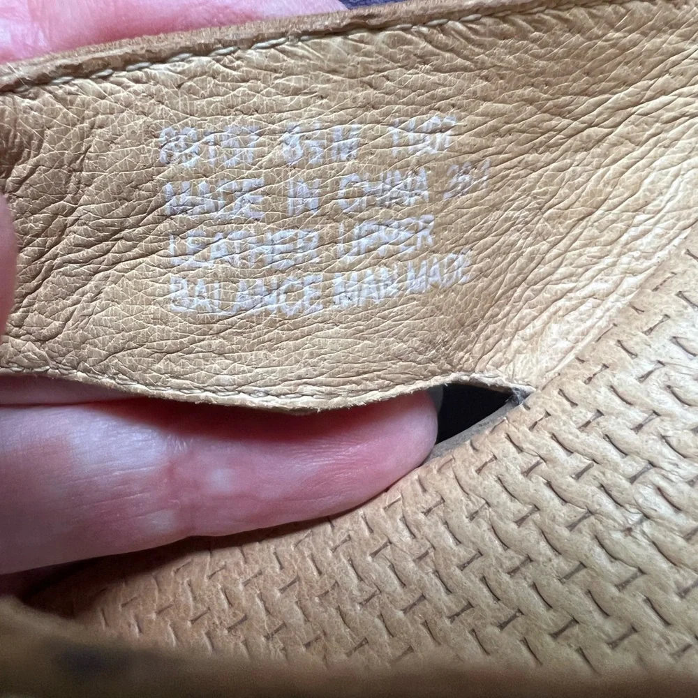 Clarks sandals, tan leather with silver & bronze ring. size 8 1/2M - Picture 5 of 6